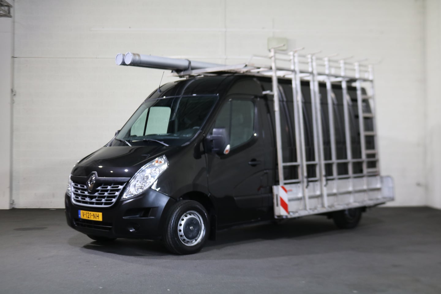 Renault Master - 2.3 dCi 145pk L2 H2 Airco Navigatie Glasresteel - AutoWereld.nl