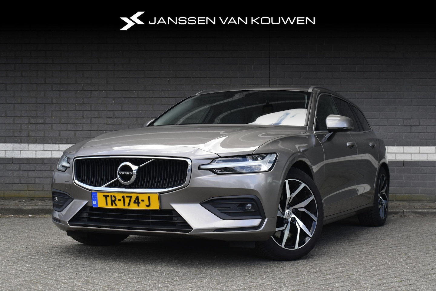 Volvo V60 - 2.0 T5 Momentum / Leder / Trekhaak / Carplay / Dode hoek / - AutoWereld.nl