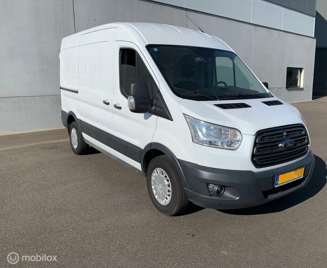 Ford Transit - 330 L2H2 AIRCO CRUISECONTROL € 5999,- +21% BTW - AutoWereld.nl