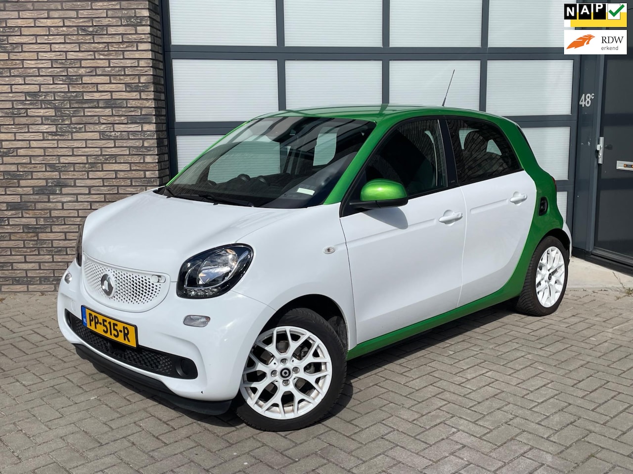 Smart Forfour - Electric drive passion 18 kWh | SOH 94% | Vol Opties | Stoelverwarming | Achteruitrijcamer - AutoWereld.nl