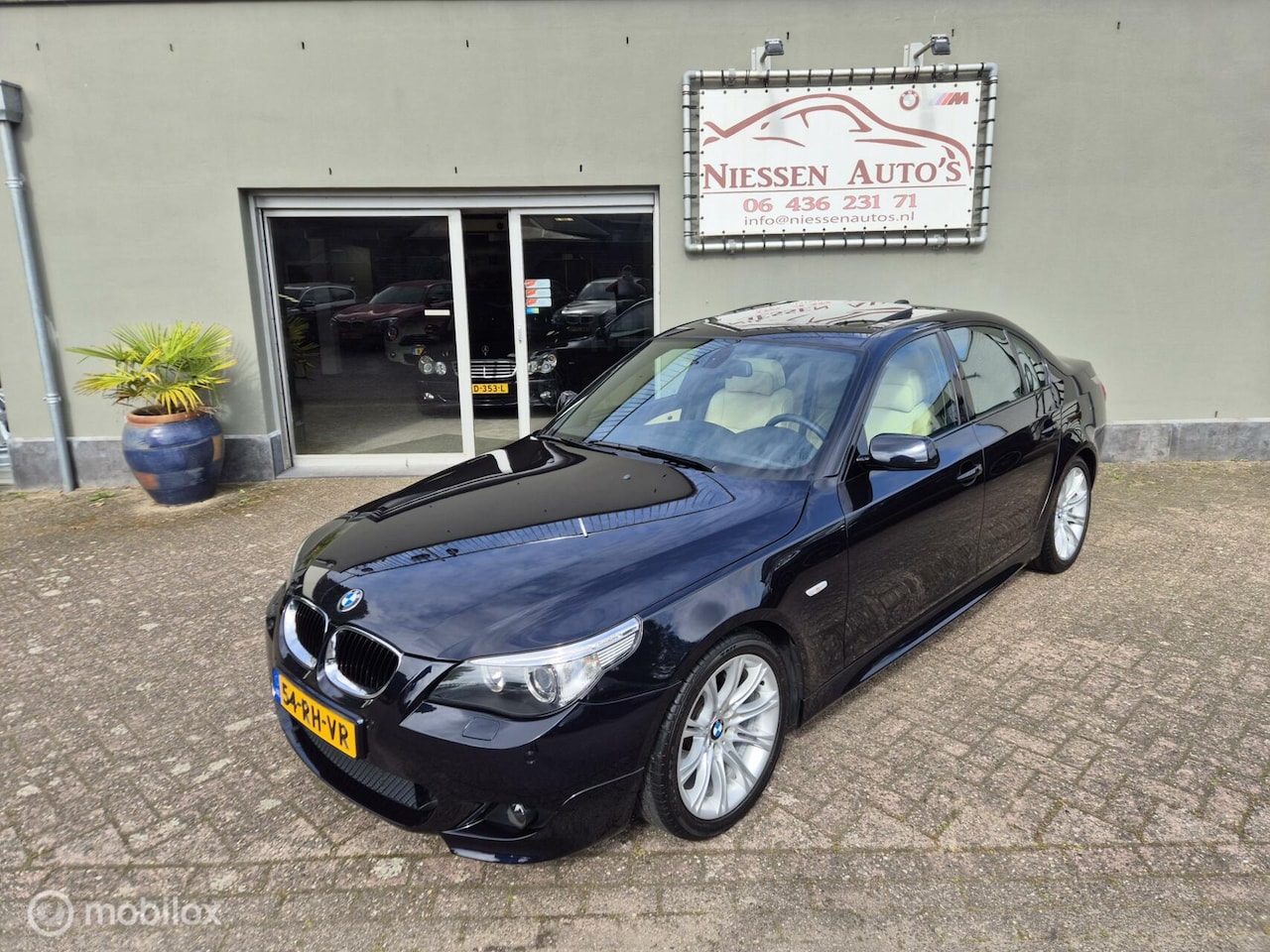 BMW 5-serie - E60 530i individual M-sport 1ste eigenaar - AutoWereld.nl