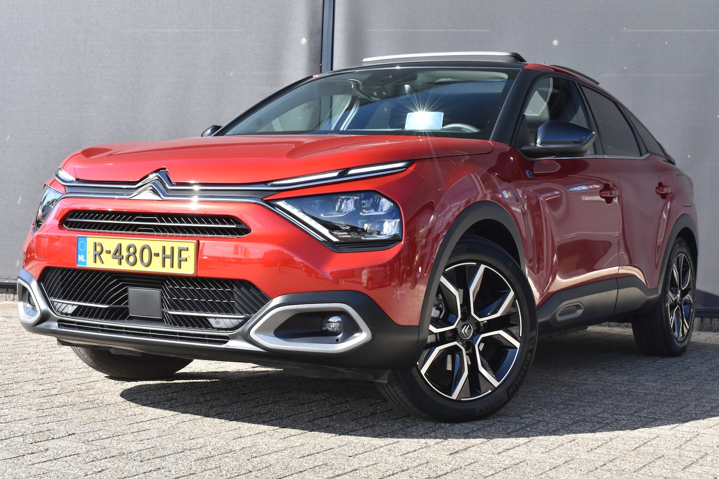 Citroën Ë-C4 - Shine 50 kWh 3 Fase | Schuif/Kanteldak | Leder | Adaptive Cruise | Achteruitrijcamera | Cl - AutoWereld.nl