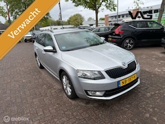 Skoda Octavia Combi - 1.0 TSI Leer Navi Clima Trekhaak PDC