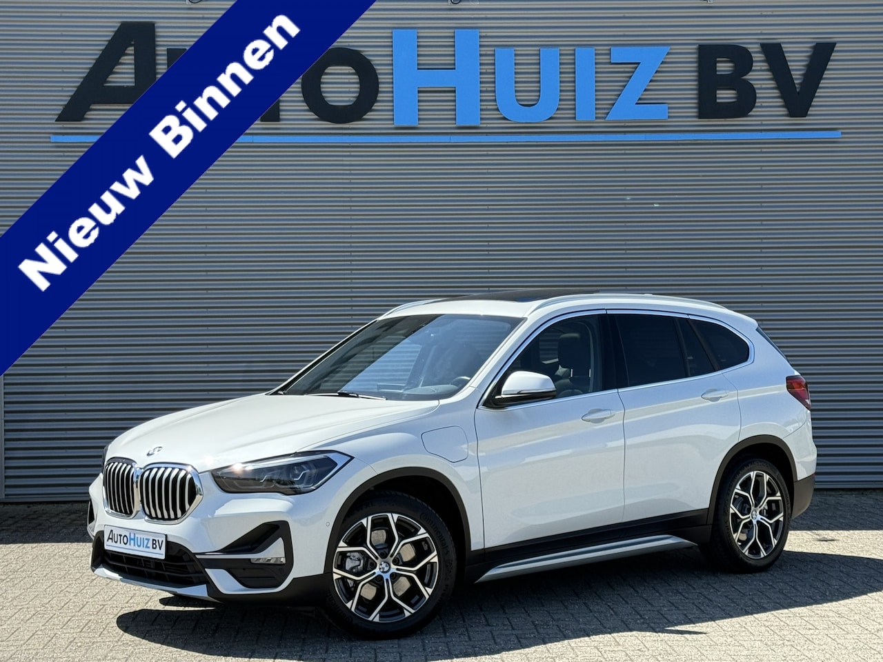 BMW X1 - xDrive25e xLine Panoramadak Stuurverwarming Head-Up Display Achteruitrijcamera ACC - AutoWereld.nl