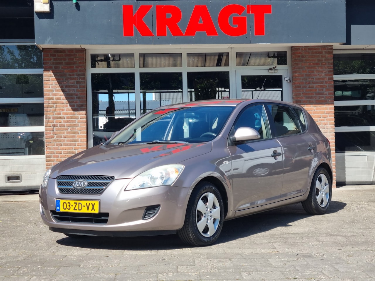Kia Cee'd - X-tra 1.4 - APK 02-2026! - Koude airco - 2 sleutels - AutoWereld.nl