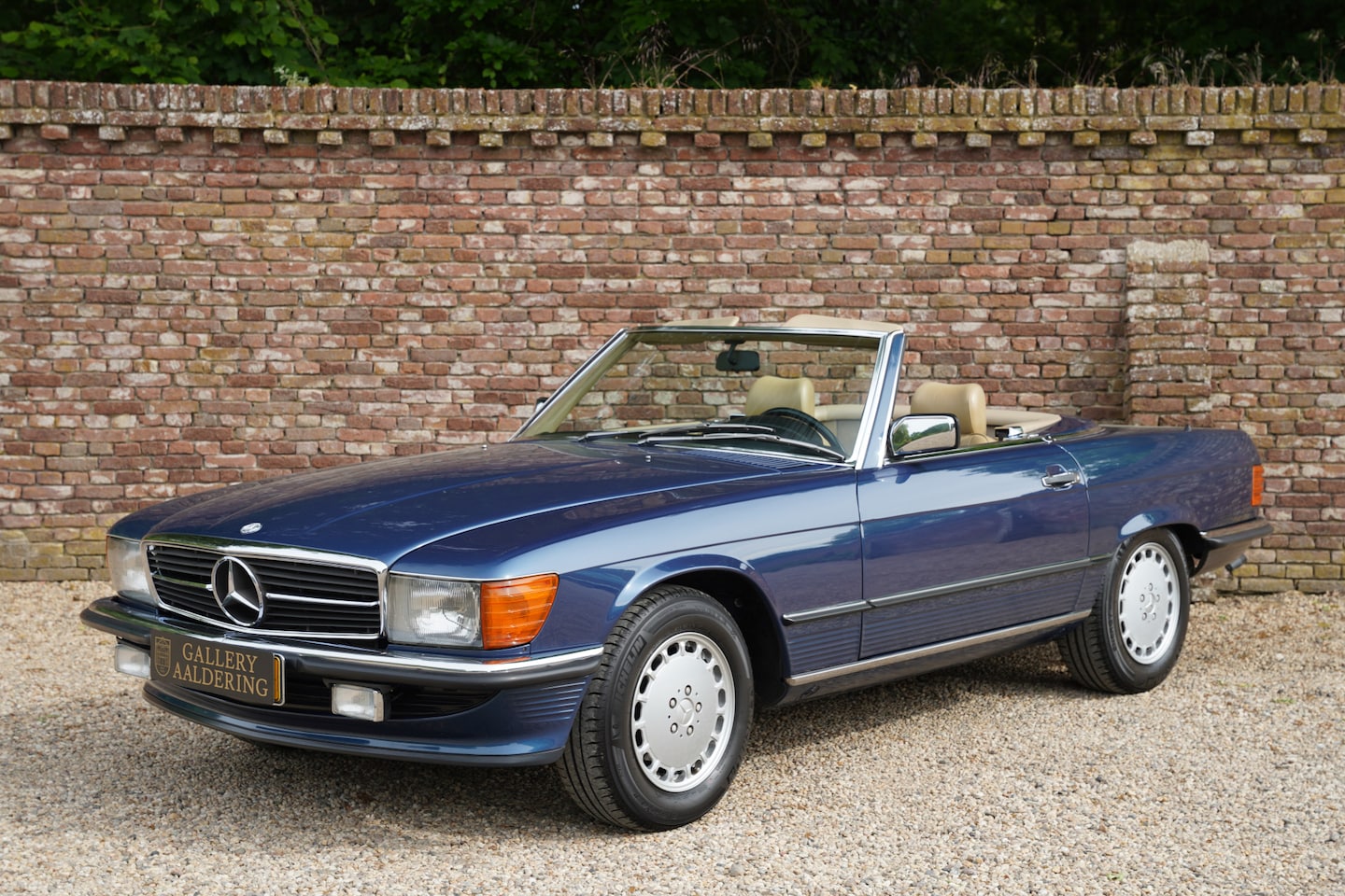 Mercedes-Benz SL-klasse Cabrio - 300 A true driver's car with correct Mercedes Benz dealer and specialist service, Newly de - AutoWereld.nl