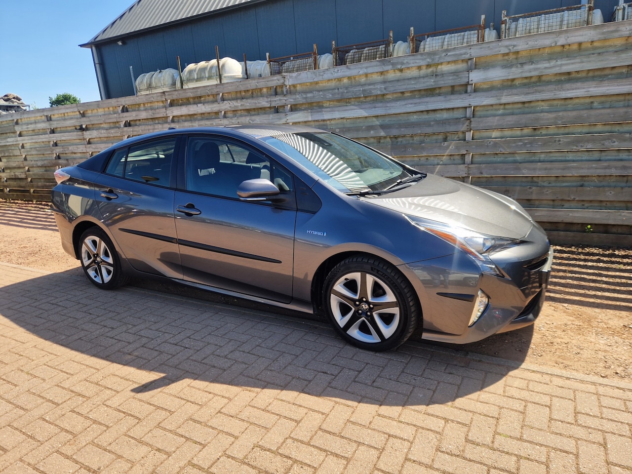 Toyota Prius - 1.8 Dynamic Navigatie H.U.D - AutoWereld.nl