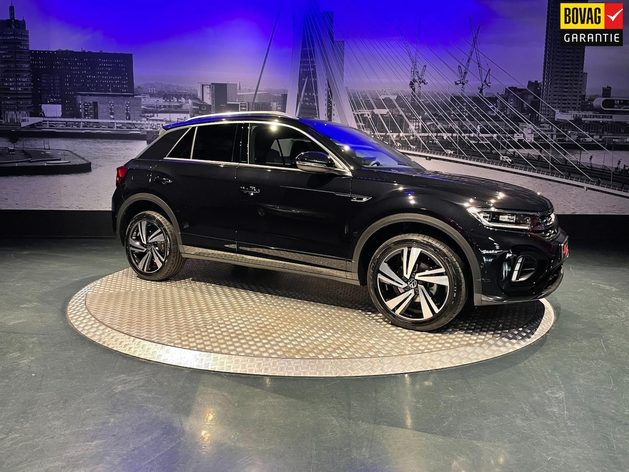 Volkswagen T-Roc - 1.5 TSI R-Line Business *Keyless*Elec.achterklep*Camera*Winterpack* - AutoWereld.nl