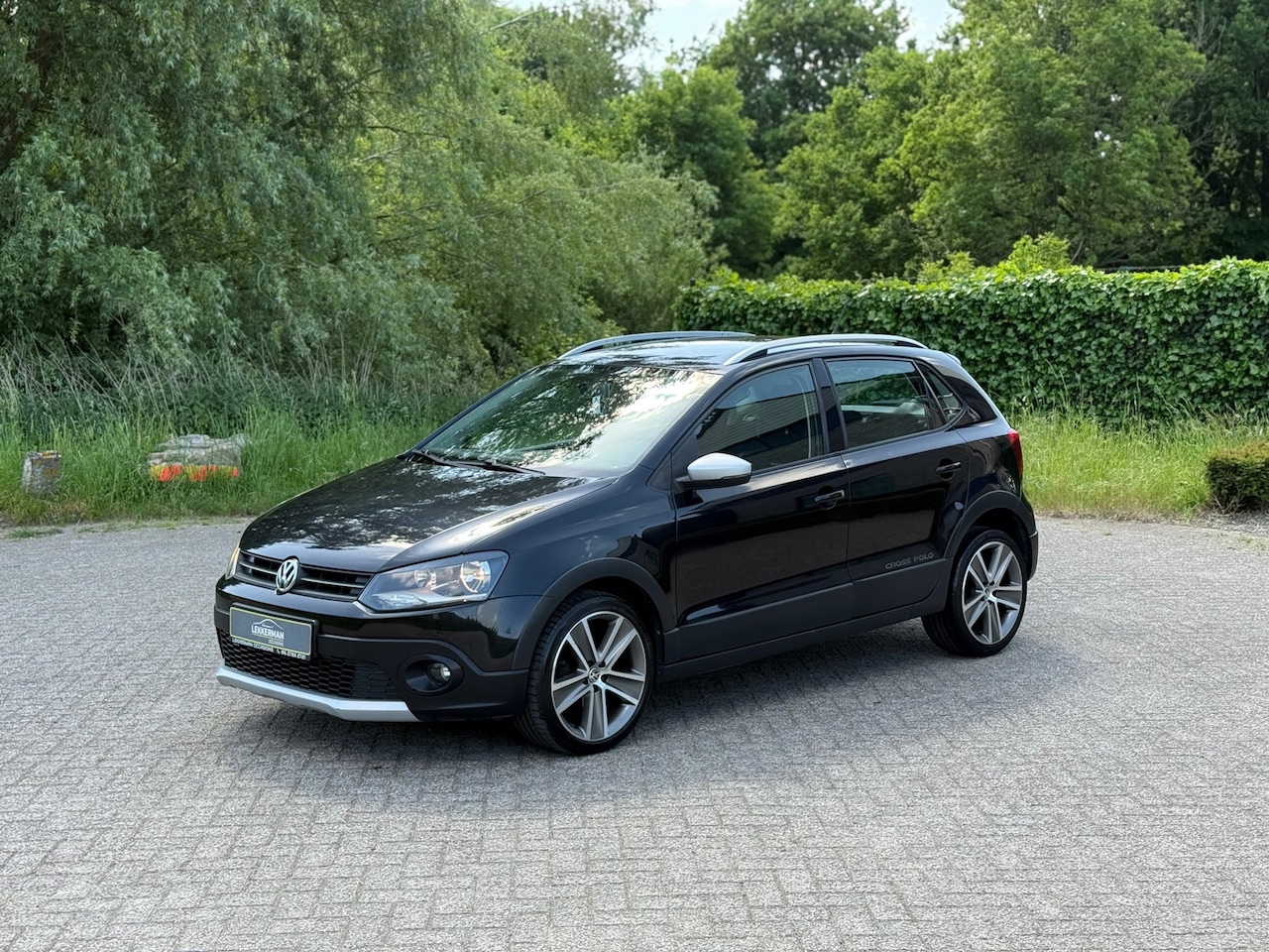 Volkswagen Polo - 1.2 TSI Cross AUTOMAAT I AIRCO I CRUISE I PDC I ZEER MOOI - AutoWereld.nl