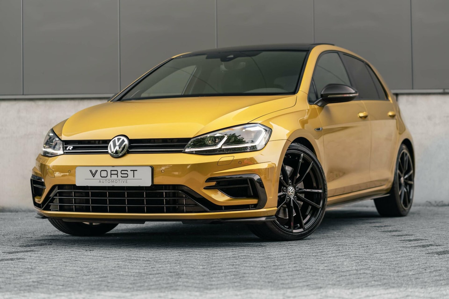 Volkswagen Golf - 2.0 TSI 4Motion R Perf Carbon DSG Pano Leer - AutoWereld.nl