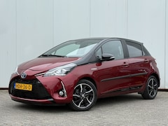 Toyota Yaris - 1.5 Hyb. Premium Bi-Tone Pano Navi PDC