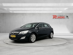 Opel Astra - 1.4 Cosmo 100pk, Cruise Control, Navigatie, Climate Control, Parkeersensoren, Trekhaak, NL