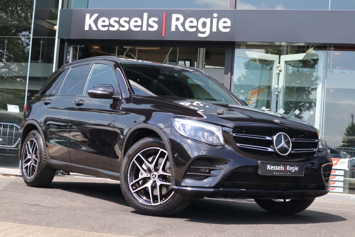 Mercedes-Benz GLC-klasse - 250 4MATIC AMG LED Pano Distr Navi Camera Elec.trekhaak - AutoWereld.nl