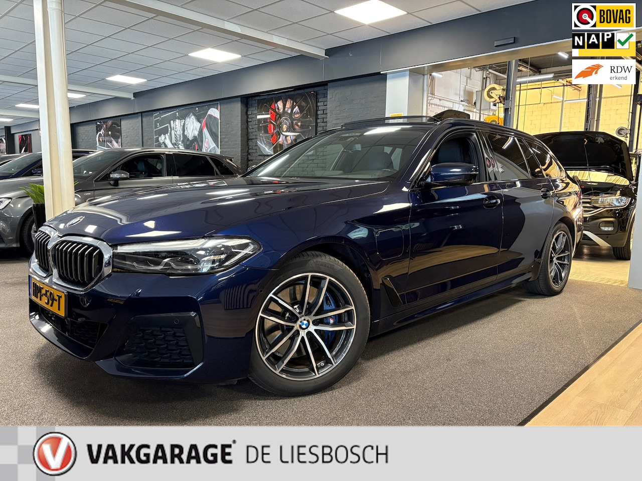 BMW 5-serie Touring - 530e High Executive/pano/camera/leer/m-pakket//trekhaak/elec klep - AutoWereld.nl