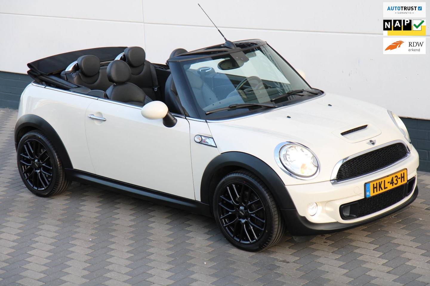 MINI Cabrio - Mini 1.6 Cooper S 184PK Navi Leder Cruise !! - AutoWereld.nl