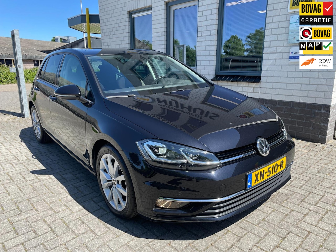 Volkswagen Golf - 1.0 TSI Highline / PDC V+A / Navigatie / Telefoon / Carplay / Schuifdakl / Add. Cruise / C - AutoWereld.nl