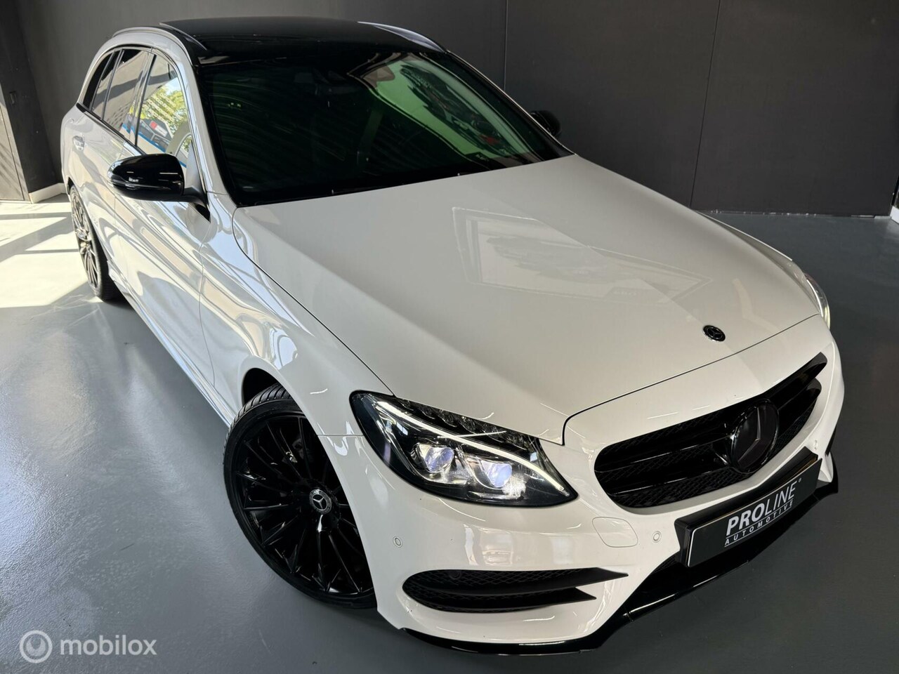 Mercedes-Benz C-klasse Estate - 200 AMG / PANO / 20 INCH - AutoWereld.nl