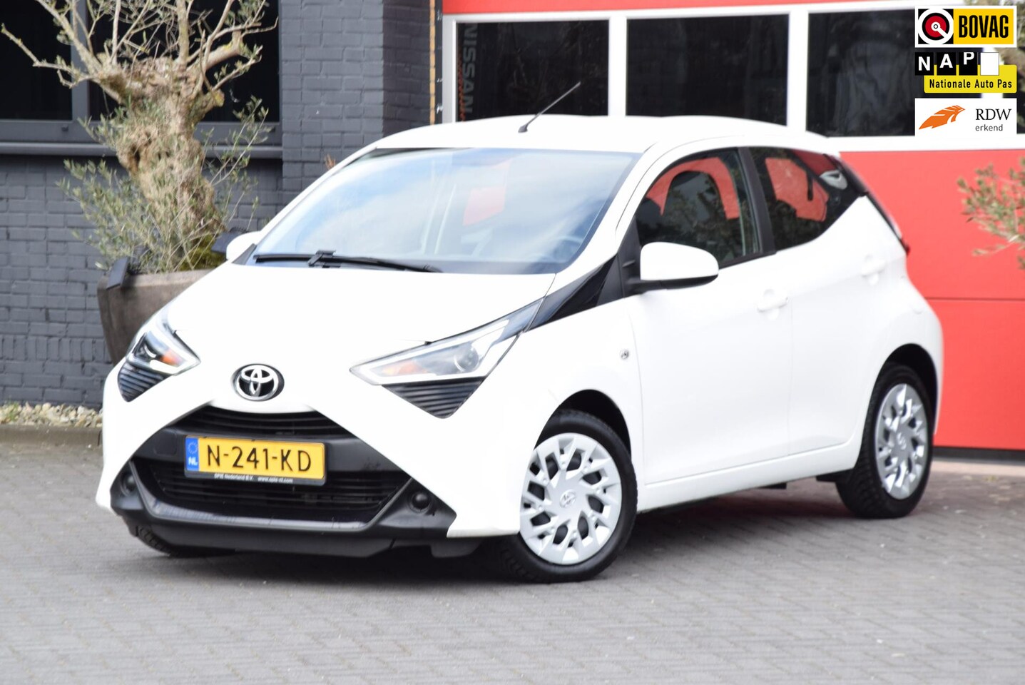 Toyota Aygo - 1.0 VVT-i x-play 2021 Navigatie Carplay 5x op Voorraad - AutoWereld.nl