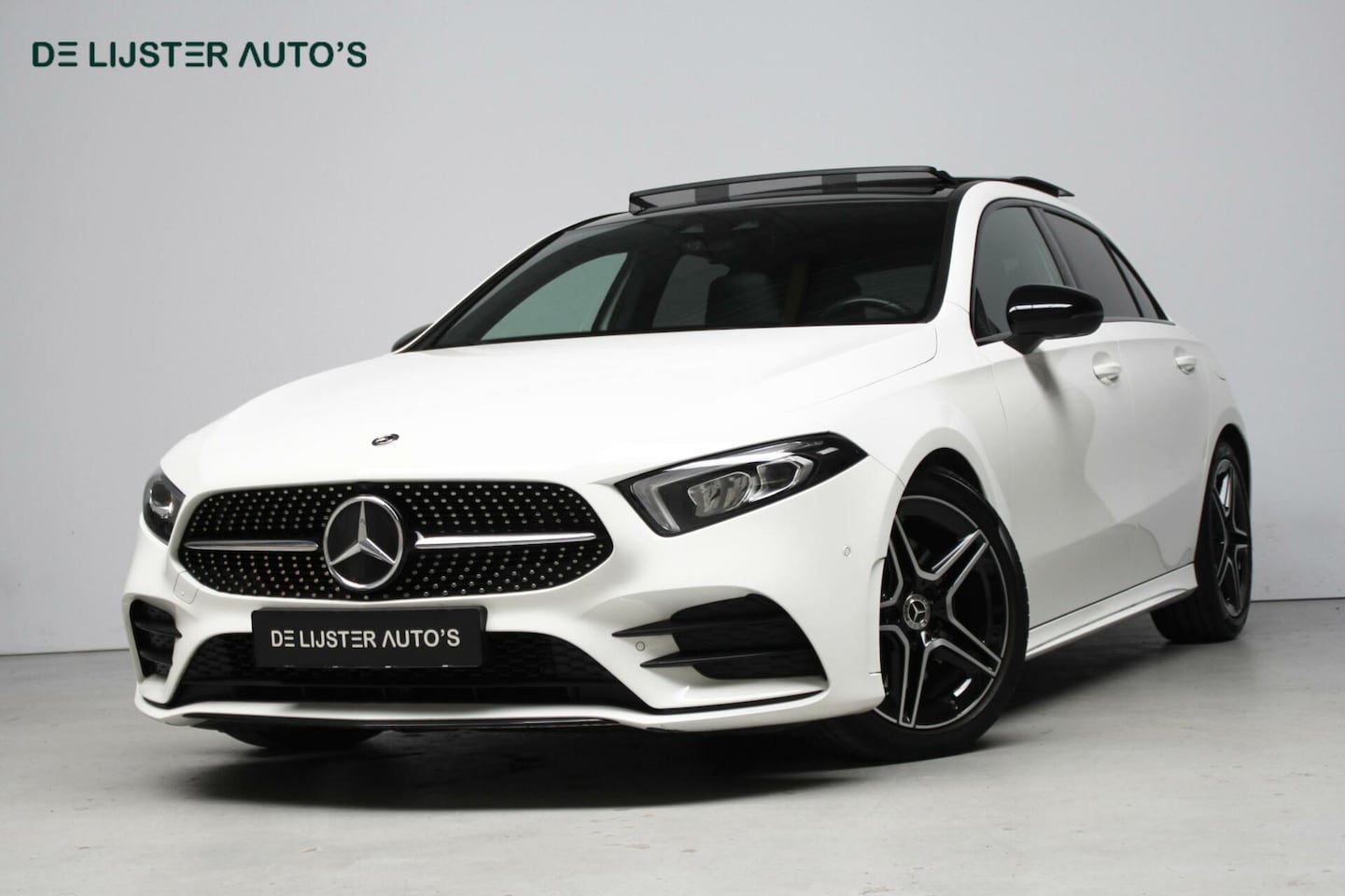 Mercedes-Benz A-klasse - 220 AMG Automaat 191 PK |PANORAMADAK, WIDESCREEN, 360 CAMERA, NIGHT PAKKET, STOELVERWARMIN - AutoWereld.nl