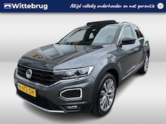 Volkswagen T-Roc - 1.5 TSI Sport / AUTOMAAT/ PANO/ TREKHAAK/ CAMERA/ PARK. SENSOREN V+A/ CAMERA/ STOEL VERWAR