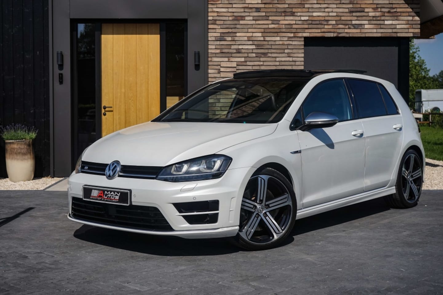 Volkswagen Golf - 7R 2.0 TSI R20 DSG 4Motion/Pano/DCC/Dynaudio/Camera/VOL! - AutoWereld.nl