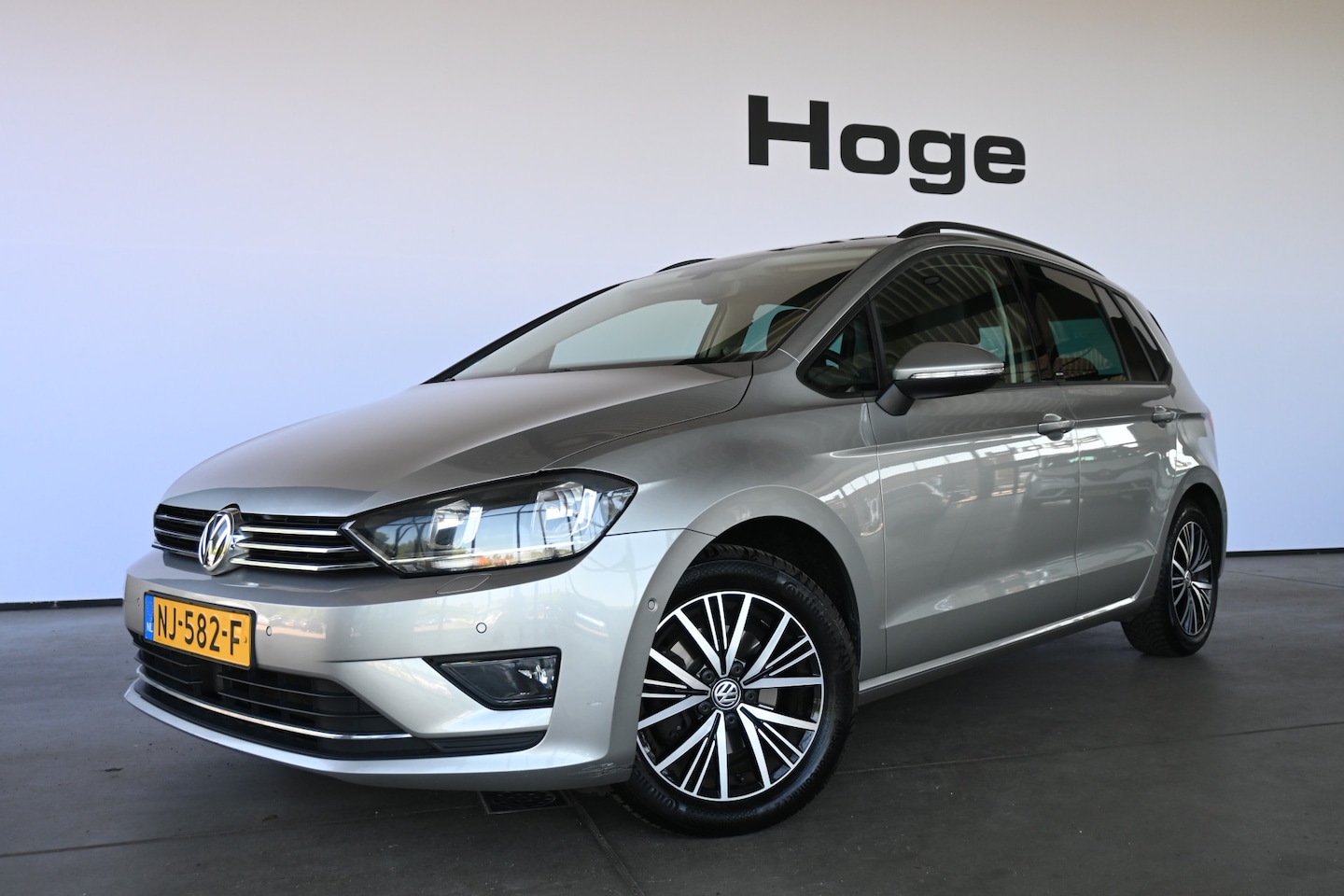 Volkswagen Golf Sportsvan - 1.4 TSI Automaat Allstar Business Edition Automaat Clima Navigatie Goed Onderhouden! Inrui - AutoWereld.nl