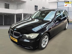 BMW 3-serie Touring - 318i Business Line/AIRCO/CRUISE/PARKEERSENS ACHTER/TREKHAAK