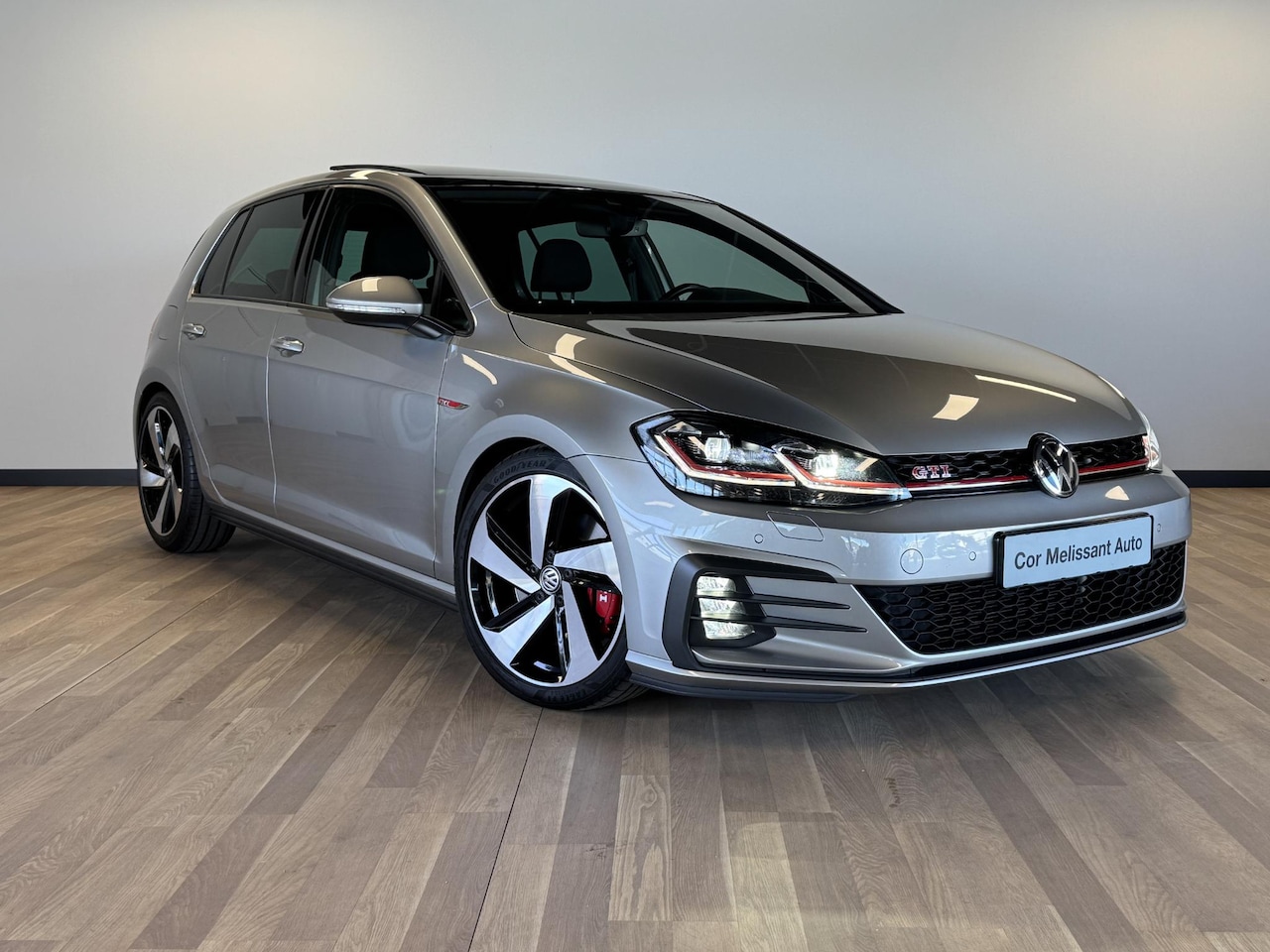Volkswagen Golf - 2.0 TSI GTI Performance PANO | DYN | CAMERA - AutoWereld.nl