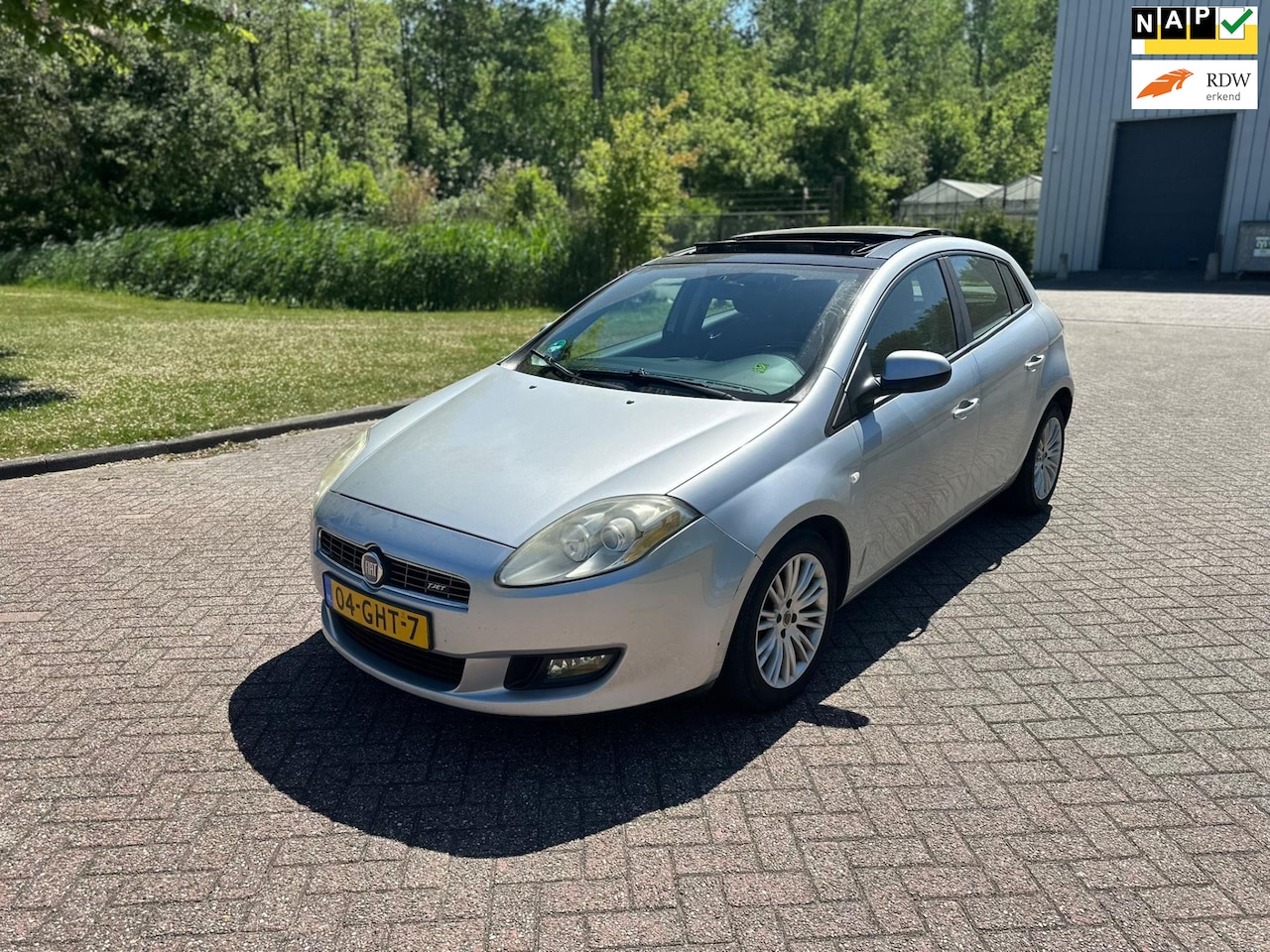 Fiat Bravo - 1.4 T-Jet Corporate/AIRCO/CRUISE/PARKEERSENS ACHTER/TREKHAAK - AutoWereld.nl