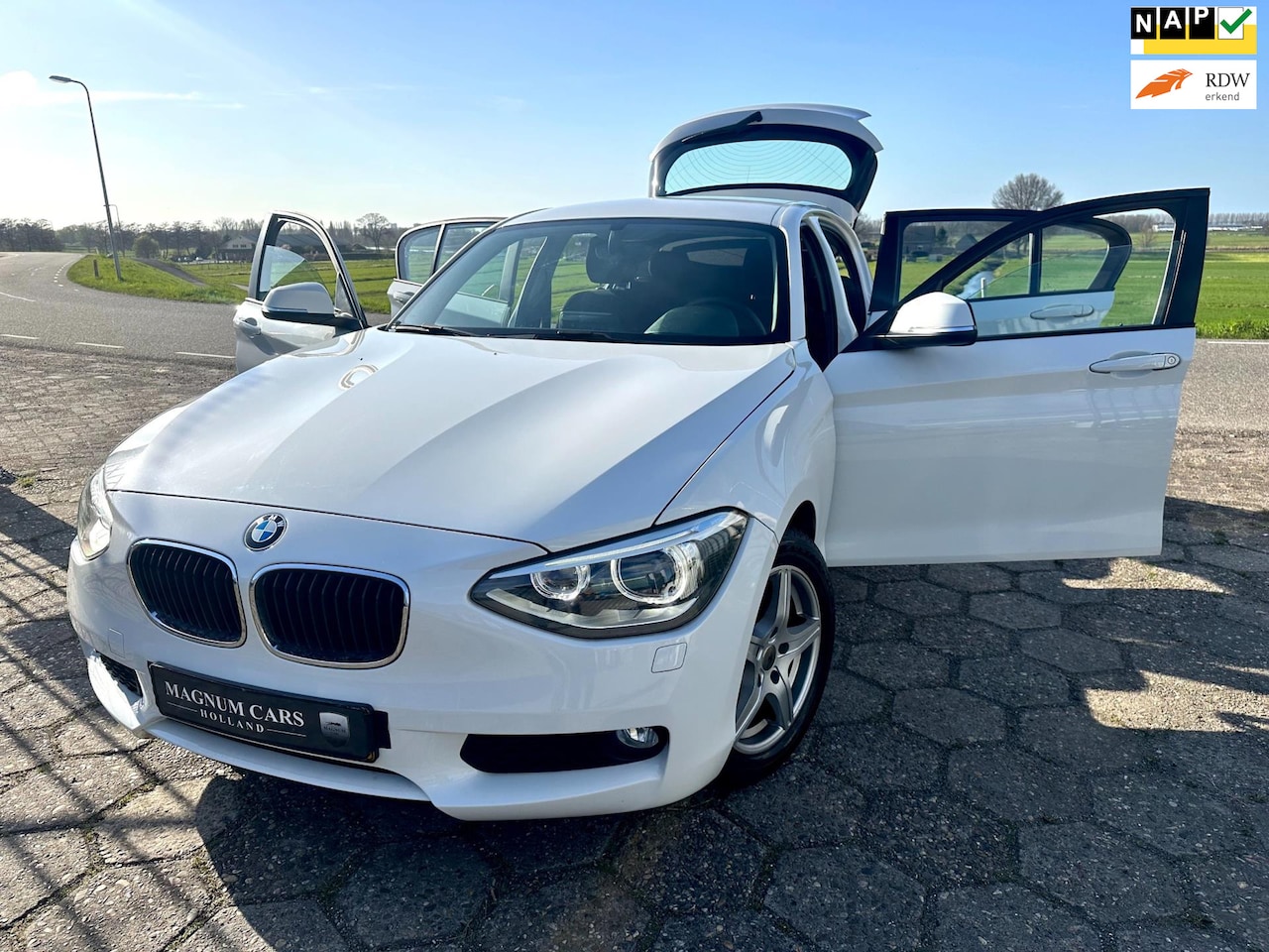 BMW 1-serie - 116i 6Bak NAP 5D/ AIRCO/ XENON/ NAVI SCHERM/ VELGEN/ CRUISE CONTROL - AutoWereld.nl