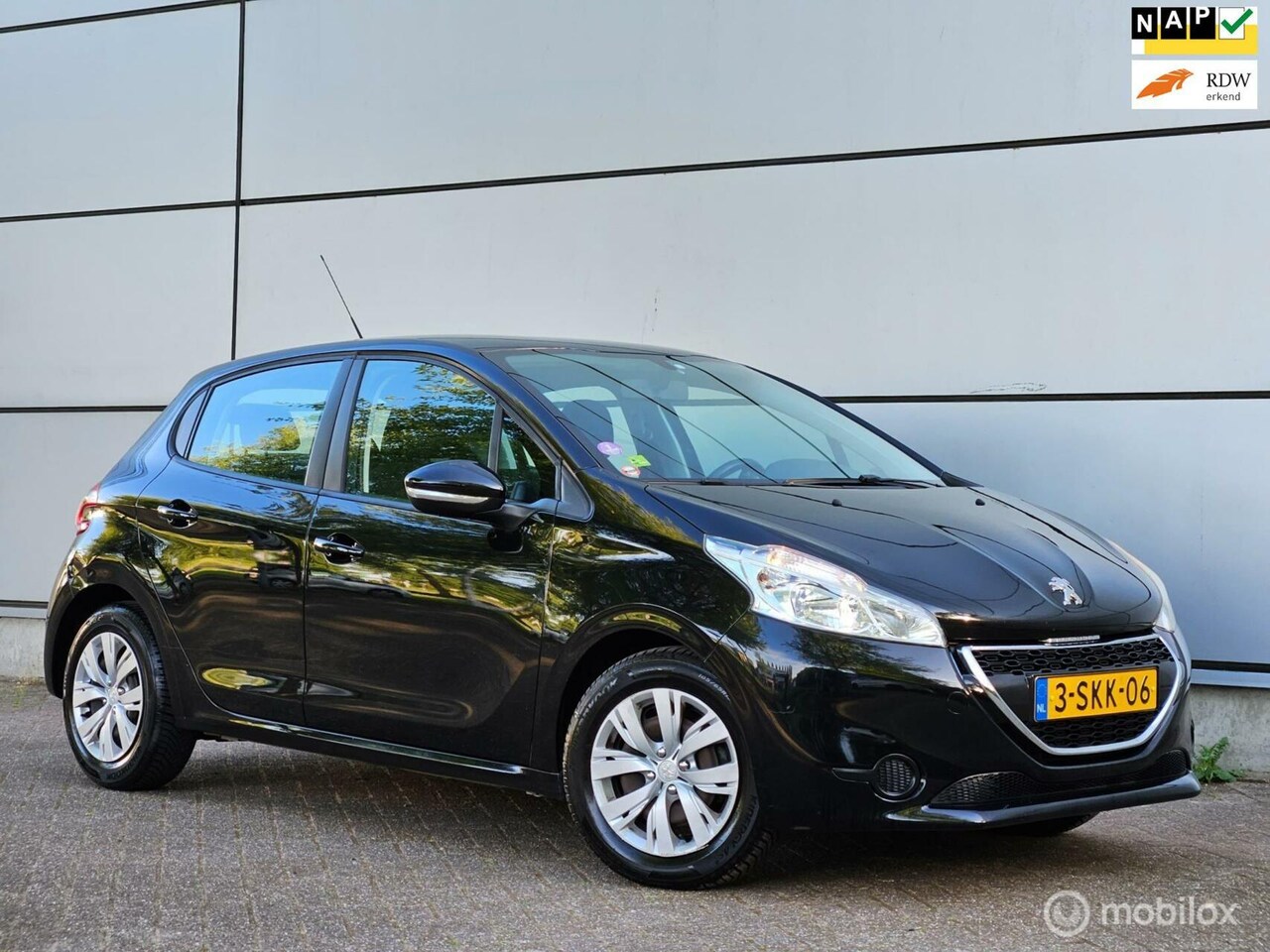 Peugeot 208 - 1.2 VTi Active Airco/ Cruise/ Dealr Onderh/ Nap/ - AutoWereld.nl