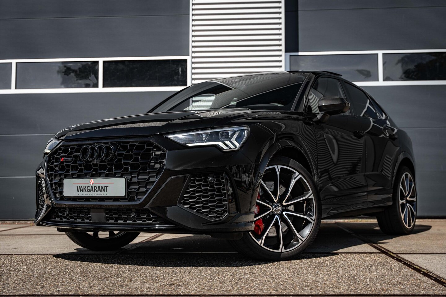 Audi Q3 Sportback - TFSI RS |Panorama dak |Memory seat |Carbon inter. | Sfeer | RS uitlaat | - AutoWereld.nl