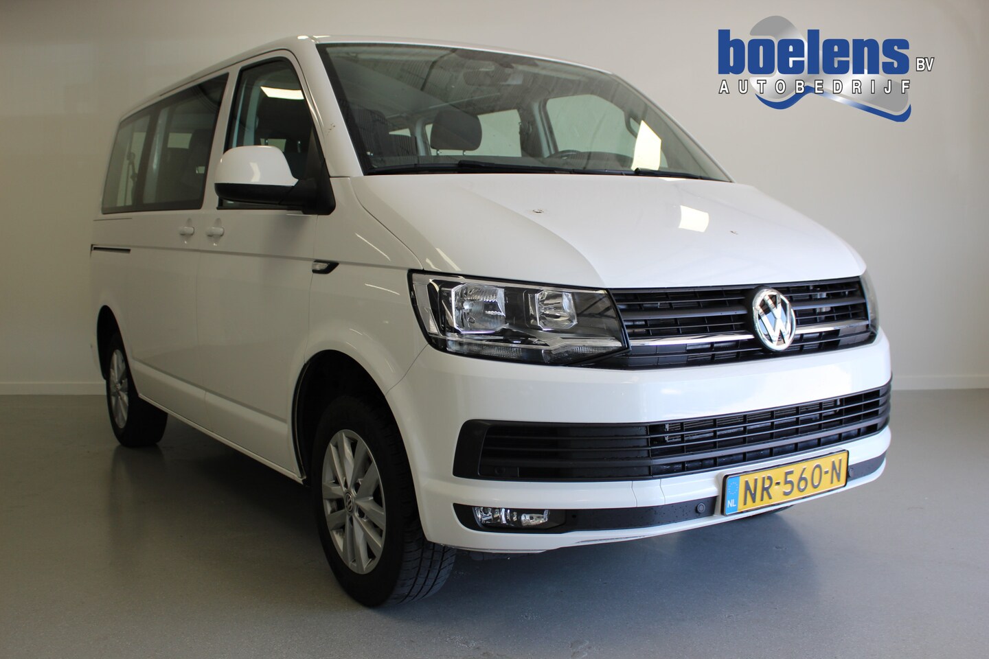 Volkswagen Transporter Kombi - 2.0 TDI L1H2 Highline 2.0 TDI L1H2 Highline - AutoWereld.nl