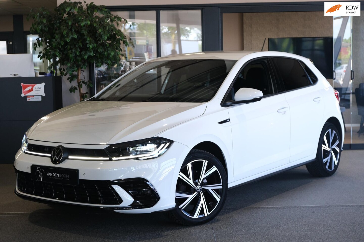 Volkswagen Polo - 1.0 TSI R-Line DSG Virtual Led Carplay Acc pdc Cam - AutoWereld.nl