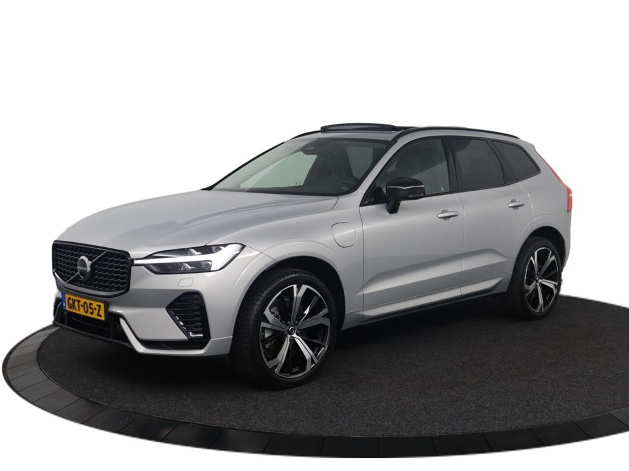 Volvo XC60 - T6 AWD Plus Dark | incl. Service Plan 3 jaar/90.000 km | Semi elektrische trekhaak | Adapt - AutoWereld.nl