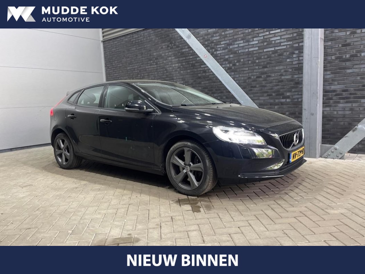 Volvo V40 - 1.5 T3 Nordic+ | Automaat | Stoelverwarming | Standkachel | Navigatie | 17 Inch - AutoWereld.nl