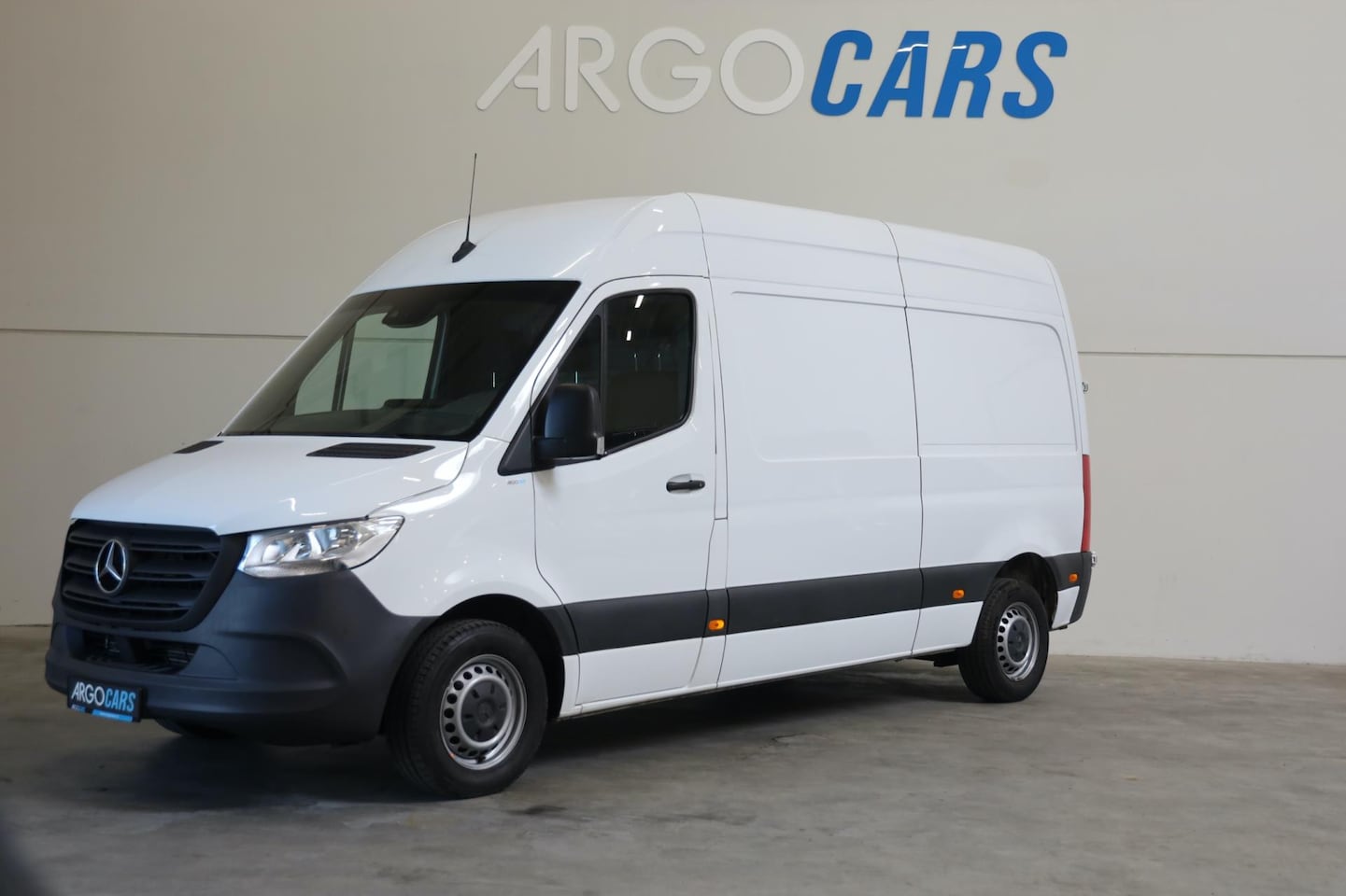 Mercedes-Benz Sprinter - 314 CDI AUTOMAAT L2/H2 NAVI CAMERA MBUX CLIMA CRUISE CONTROL CAMERA LEASE V/A 127,- P.M. - AutoWereld.nl