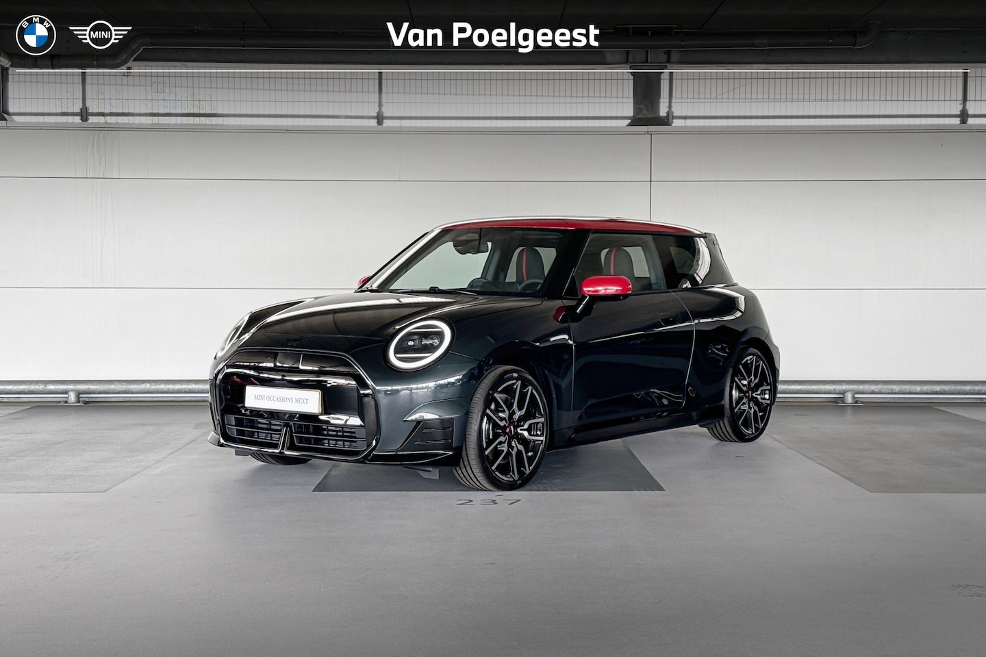 MINI Mini-Electric - Cooper 3-deurs SE | Joh Cooper Works | Pakket XL - AutoWereld.nl