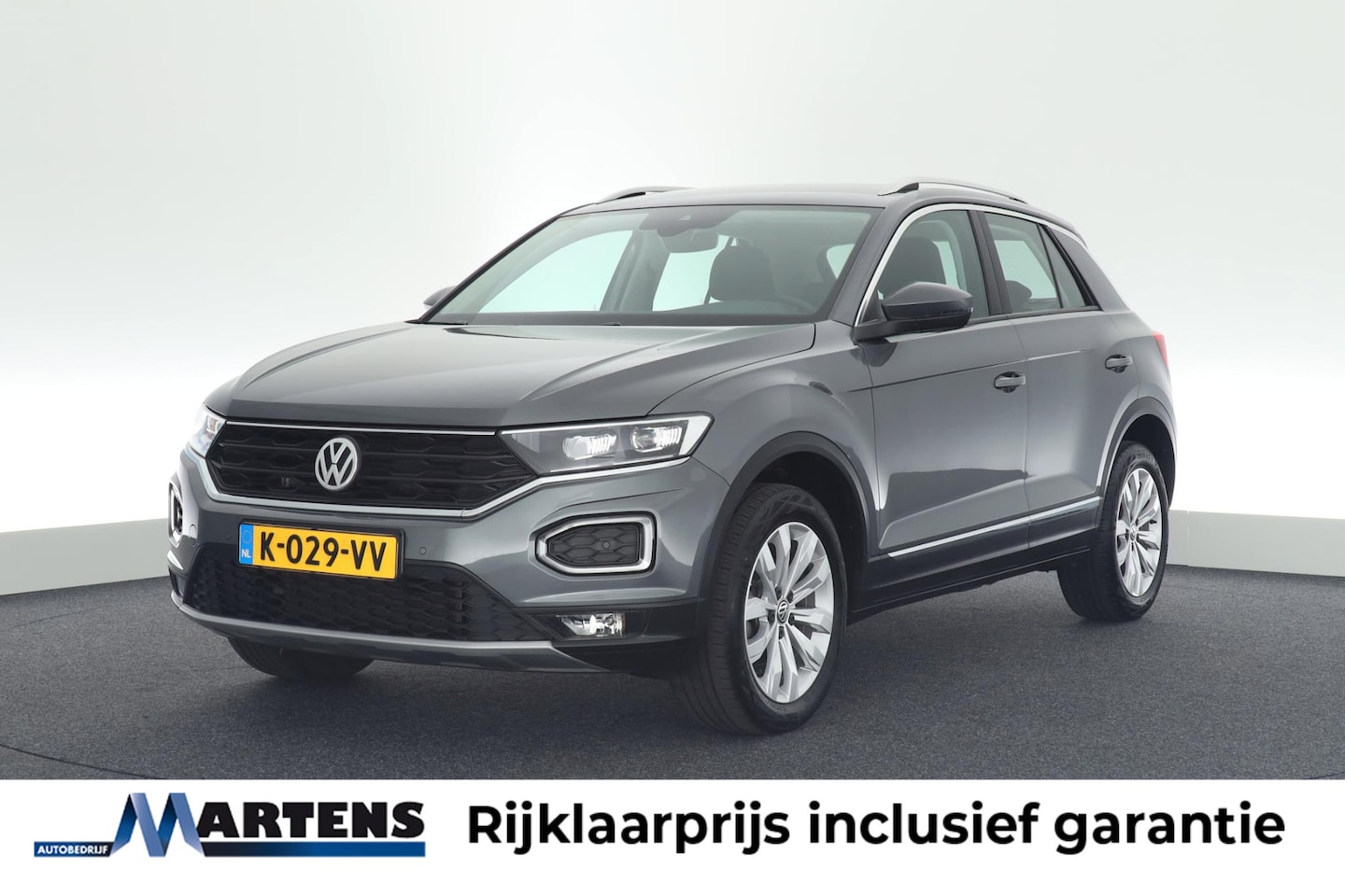 Volkswagen T-Roc - 1.5 TSI 150pk DSG Sport Keyless Camera Led Virtuel Cockpit Navigatie - AutoWereld.nl