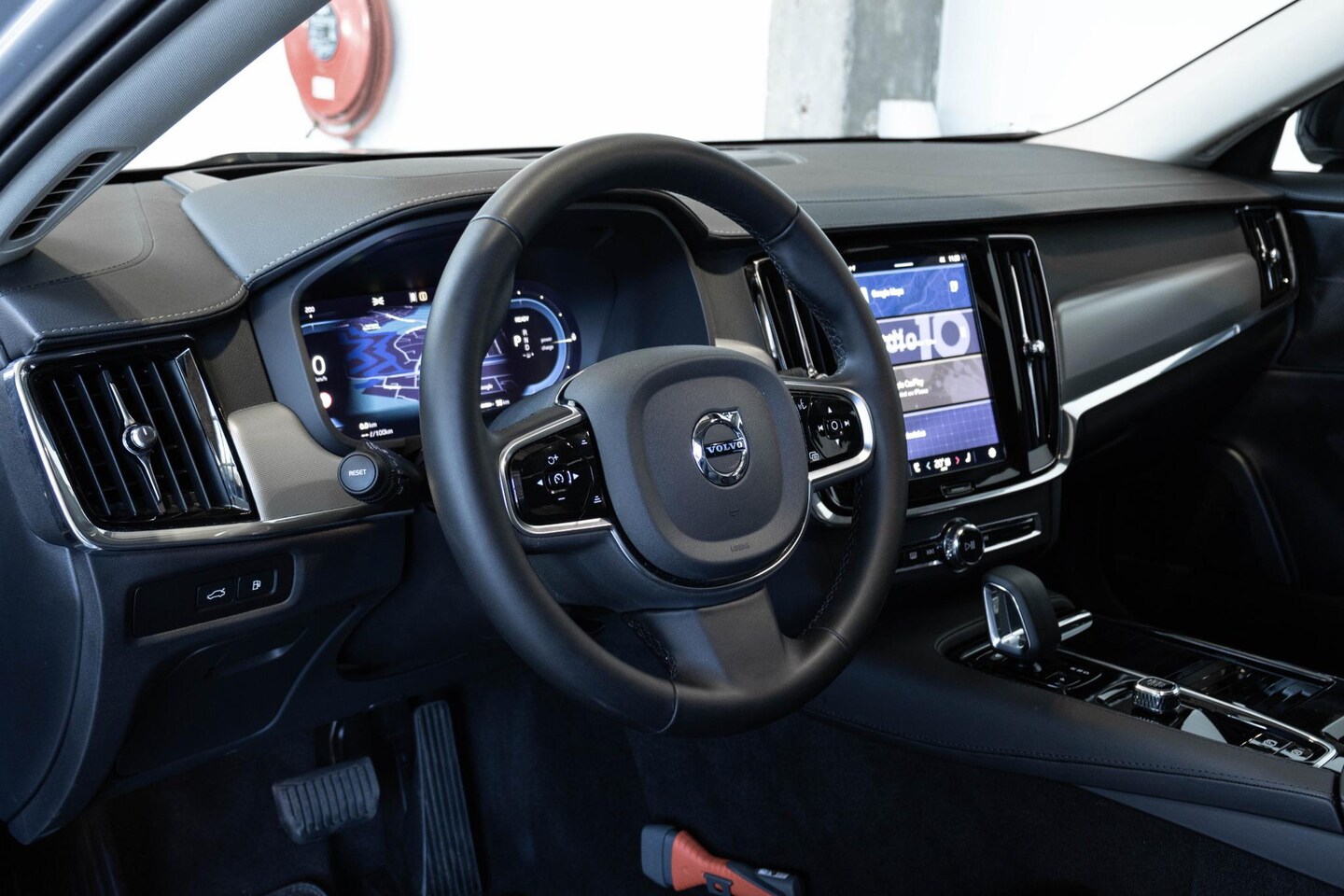 Volvo V90 - T6 Automaat Plug-in hybrid AWD Ultra Dark | Adaptive cruise control | 360° parkeercamera | - AutoWereld.nl