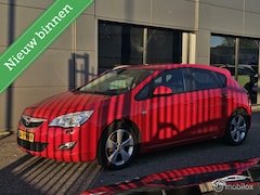 Opel Astra - 1.4 Turbo Business Edition