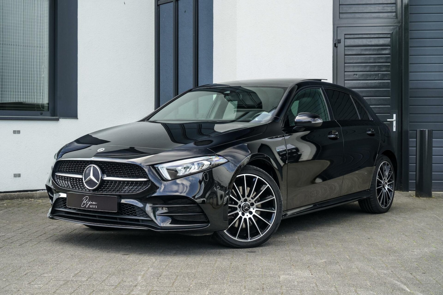 Mercedes-Benz A-klasse - 250 e AMG Line PANO / TREKHAAK / CAMERA - AutoWereld.nl