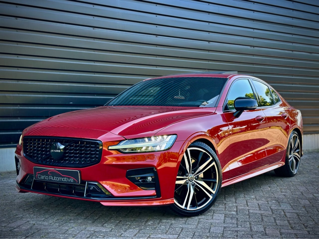 Volvo S60 - 2.0 T5 R DESIGN PANO|HUD|H/K|PILOTASS|BLINDSPOT VOL! - AutoWereld.nl