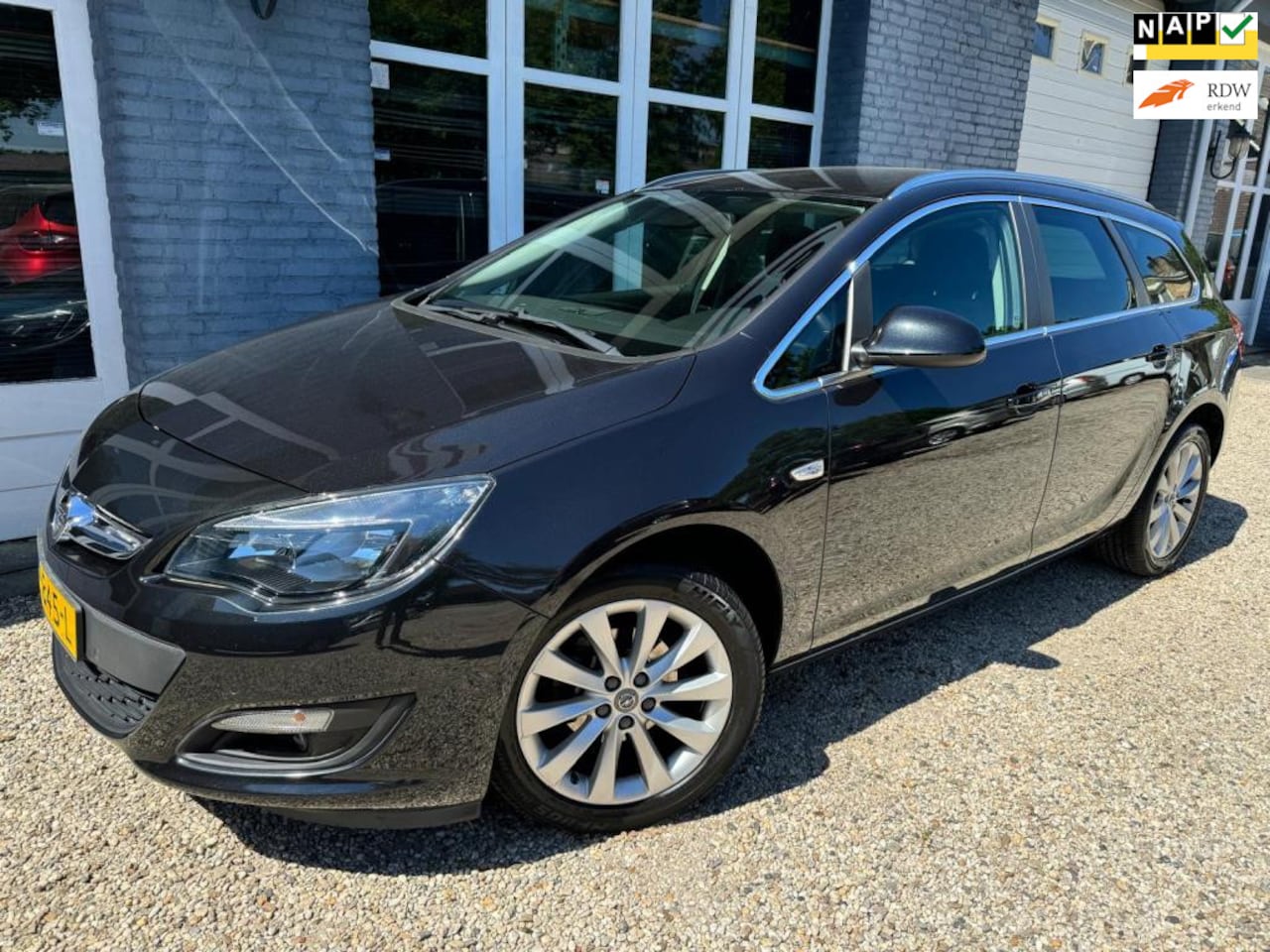 Opel Astra Sports Tourer - 1.4 Turbo Blitz 1.4 Turbo Blitz, MOOIE AUTO IN NIEUWSTAAT, ORIGINELE KILOMETERS!!!! - AutoWereld.nl