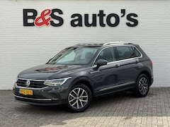 Volkswagen Tiguan - 1.5 TSI Led verlichting Camera Clima Adaptieve cruise Stoelverwarming Navigatie