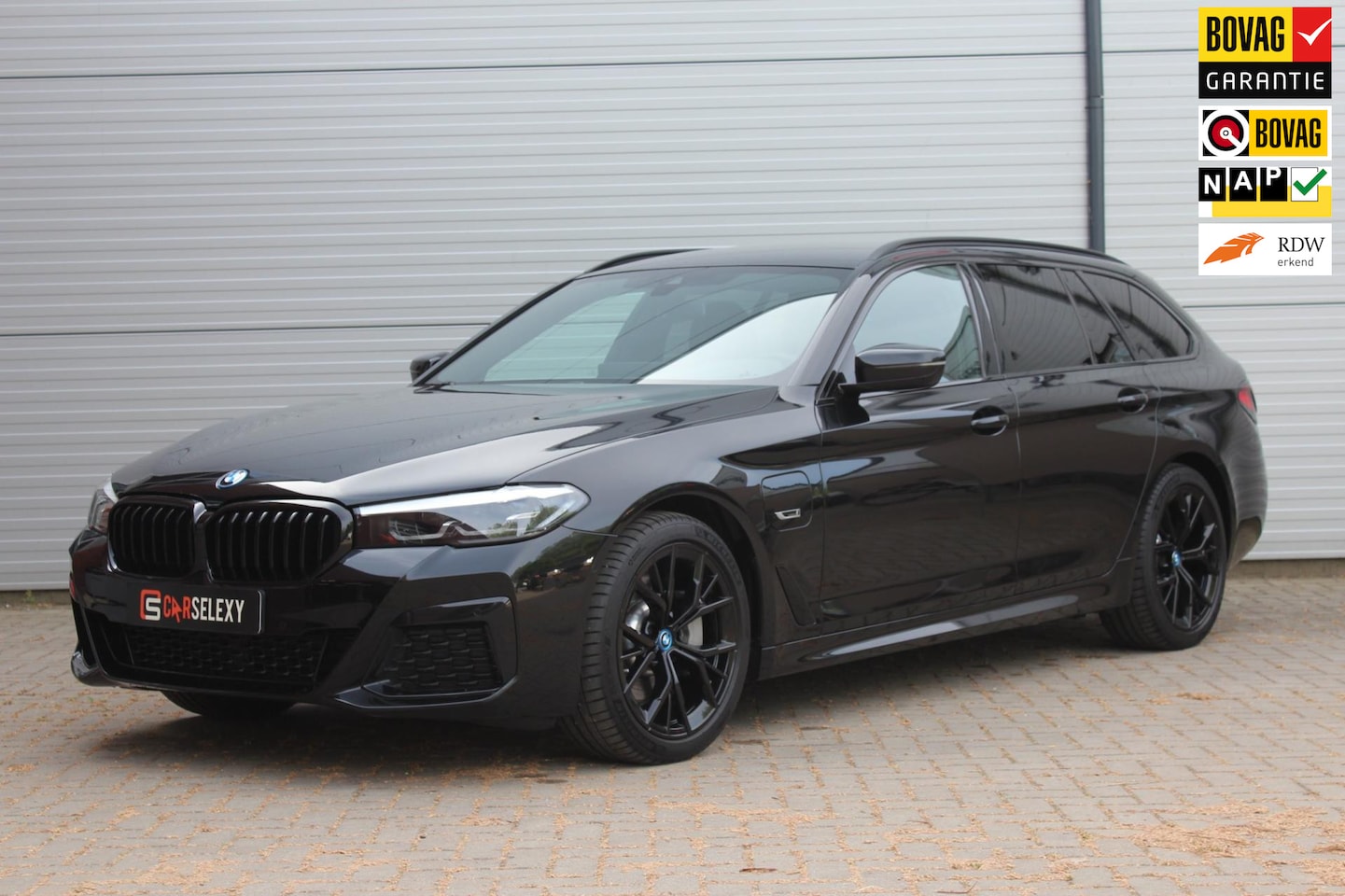 BMW 5-serie Touring - 530e Business Edition Plus M-Sport Trekhaak/LED/HarmanKardon - AutoWereld.nl