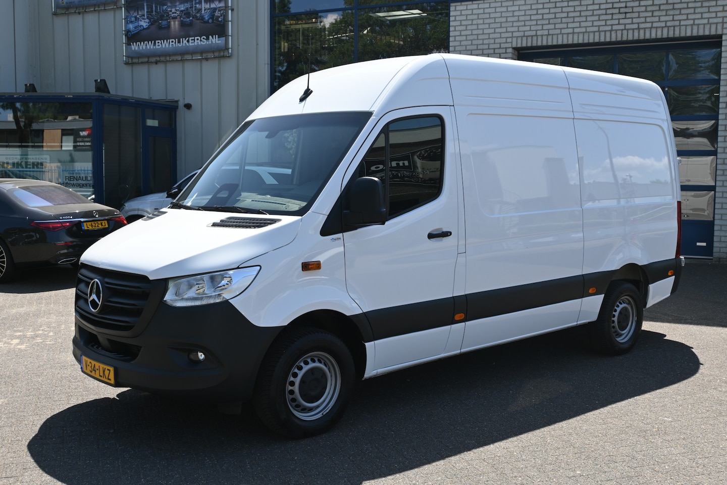 Mercedes-Benz Sprinter - 317 CDI L2H2 Pro Navigatie met camera, Geveerde verwarmde stoel - AutoWereld.nl