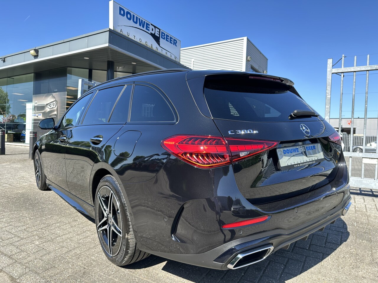 Mercedes-Benz C-klasse Estate - 300 e AMG Line Pano-Dak | Distronic | Night | Burmester | HUD | Memory - AutoWereld.nl