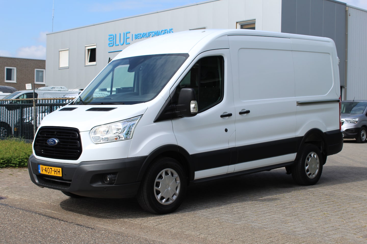 Ford Transit - 350 2.0 TDCI 170PK Euro6 4x4 L2H2 Trend Plus AWD ✓ 4WD ✓ Dealer onderhouden ✓ 2x schuifdeu - AutoWereld.nl