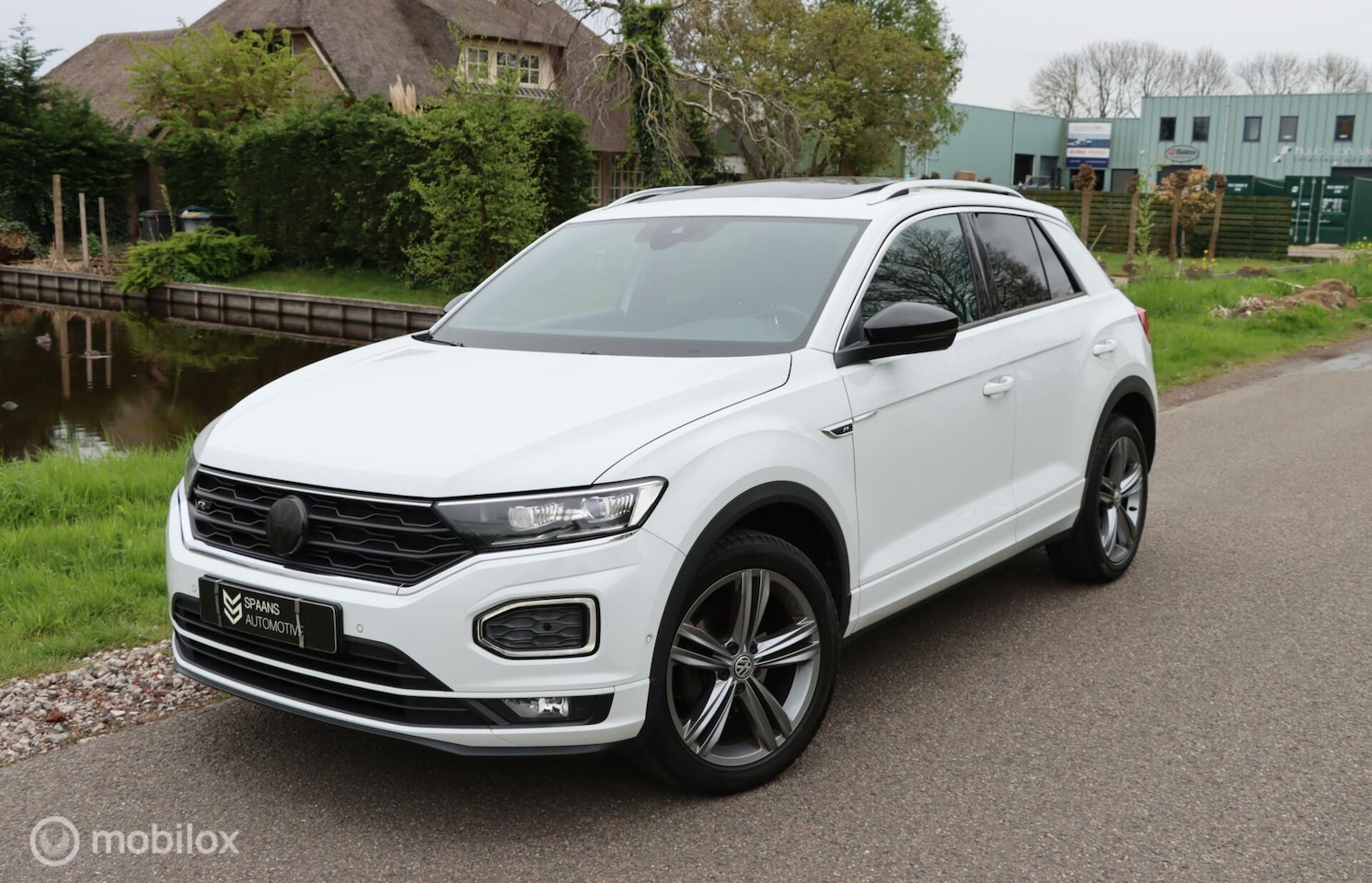 Volkswagen T-Roc - 1.5 TSI R-Line / Navi / Pano / Beats audio - AutoWereld.nl